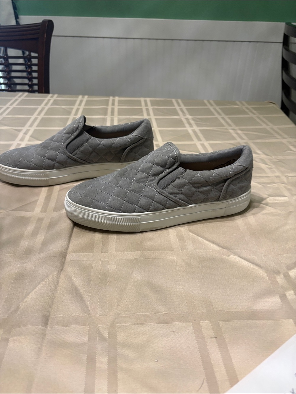 Just Fab Quilted Slip-On Sneakers in Gray 9.5, Like New
